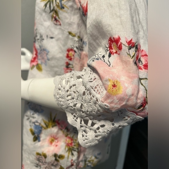 J. Jill love linen grey floral loose fit top with lace cuff sleeves V Size M - Picture 6 of 10